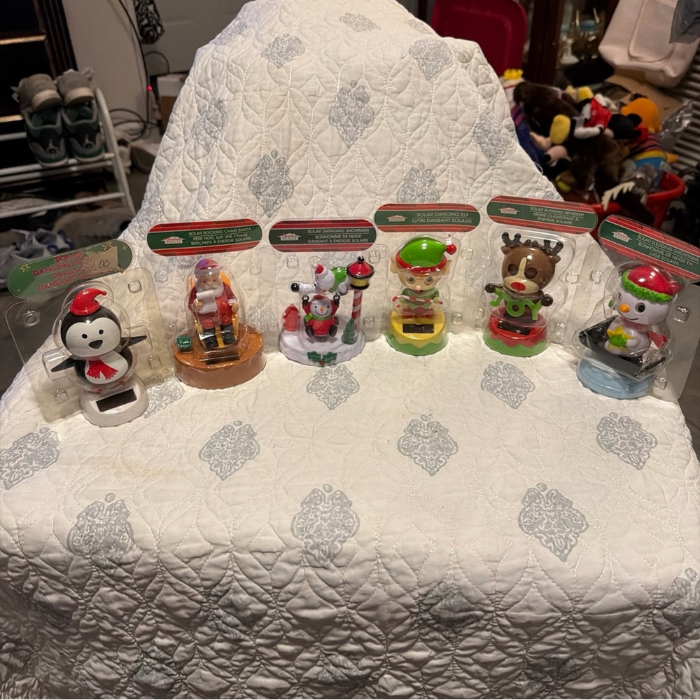 Festive Holiday Solar Bobbleheads Lot of 6
